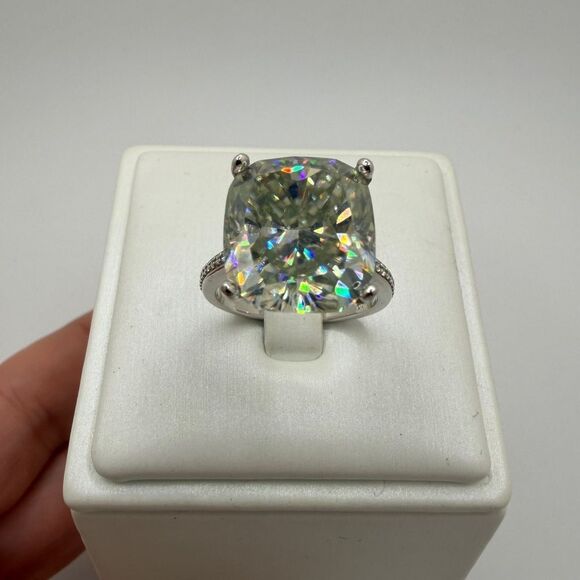 STUNNING 12.4ct cushion cut moissanite, 14k gold, .28ct diamond accents, ring!! - Picture 14 of 14